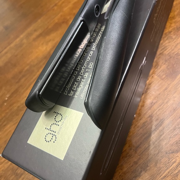 GHD PLATINUM+ STYLER - 1" FLAT IRON - Picture 2 of 5